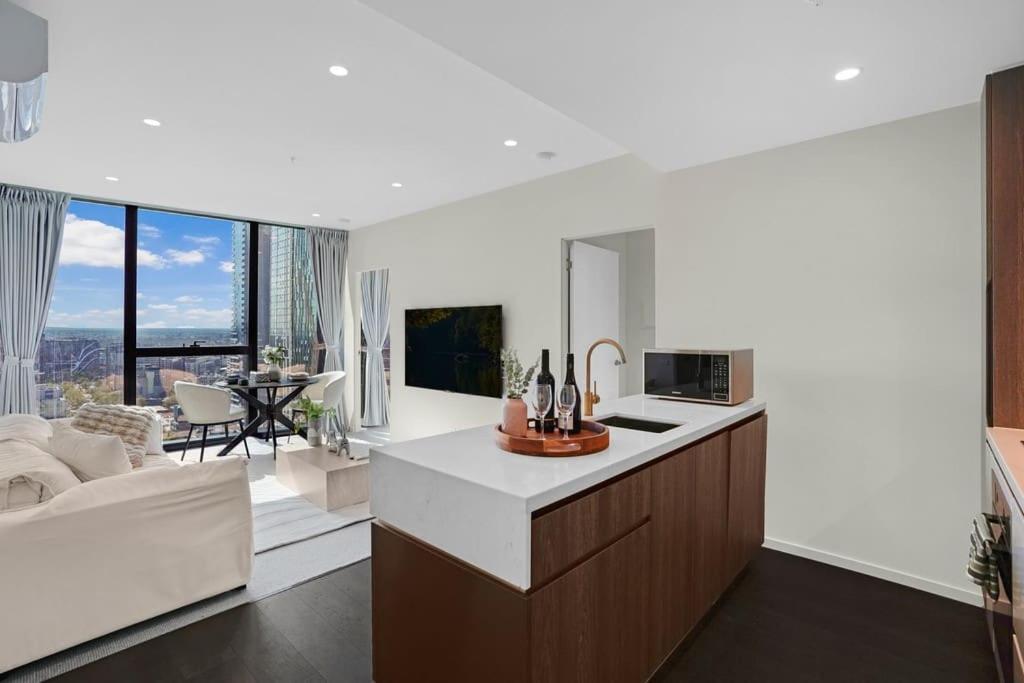 New Urban Sanctuary At Uno-perfect Location 2b1b Apartment *