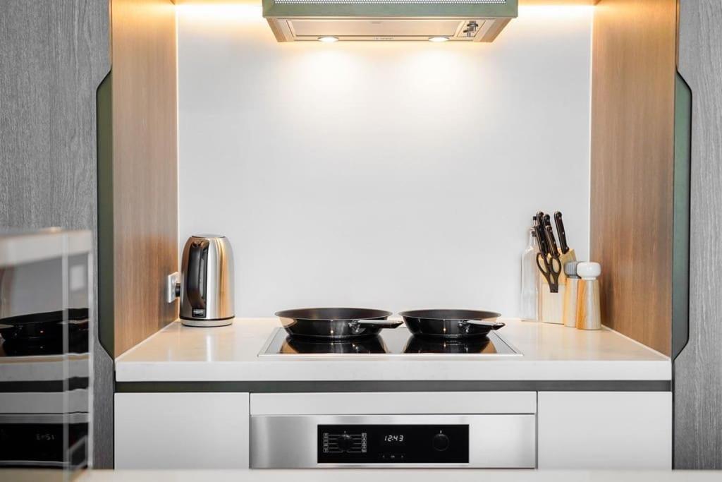 Apartment New Urban Sanctuary At Uno-perfect Location 2b1b