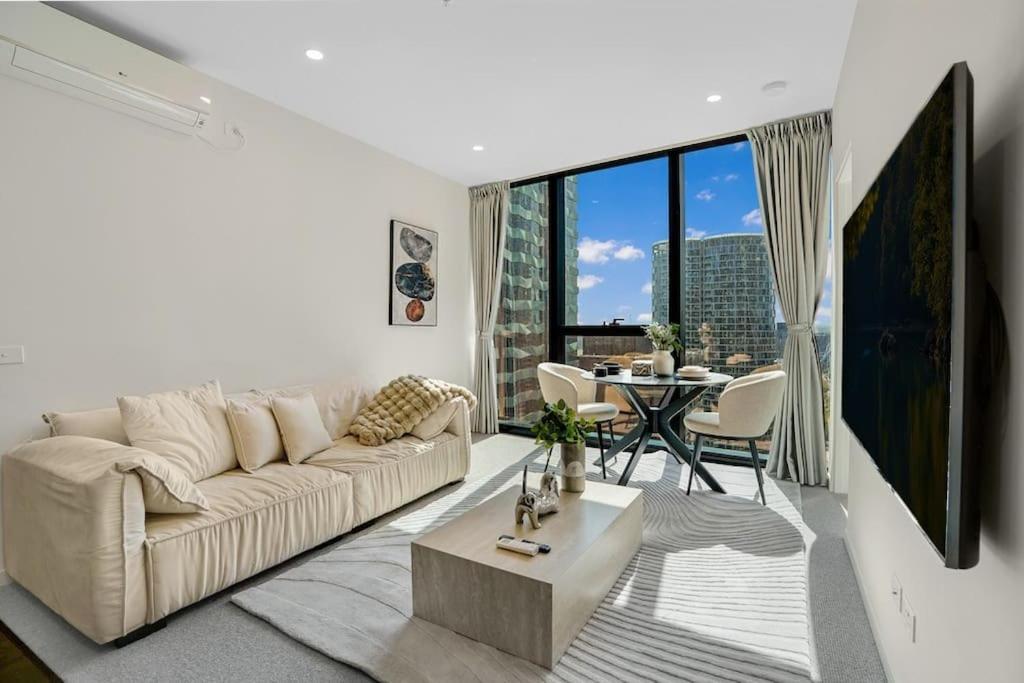 New Urban Sanctuary At Uno-perfect Location 2b1b Apartment Melbourne