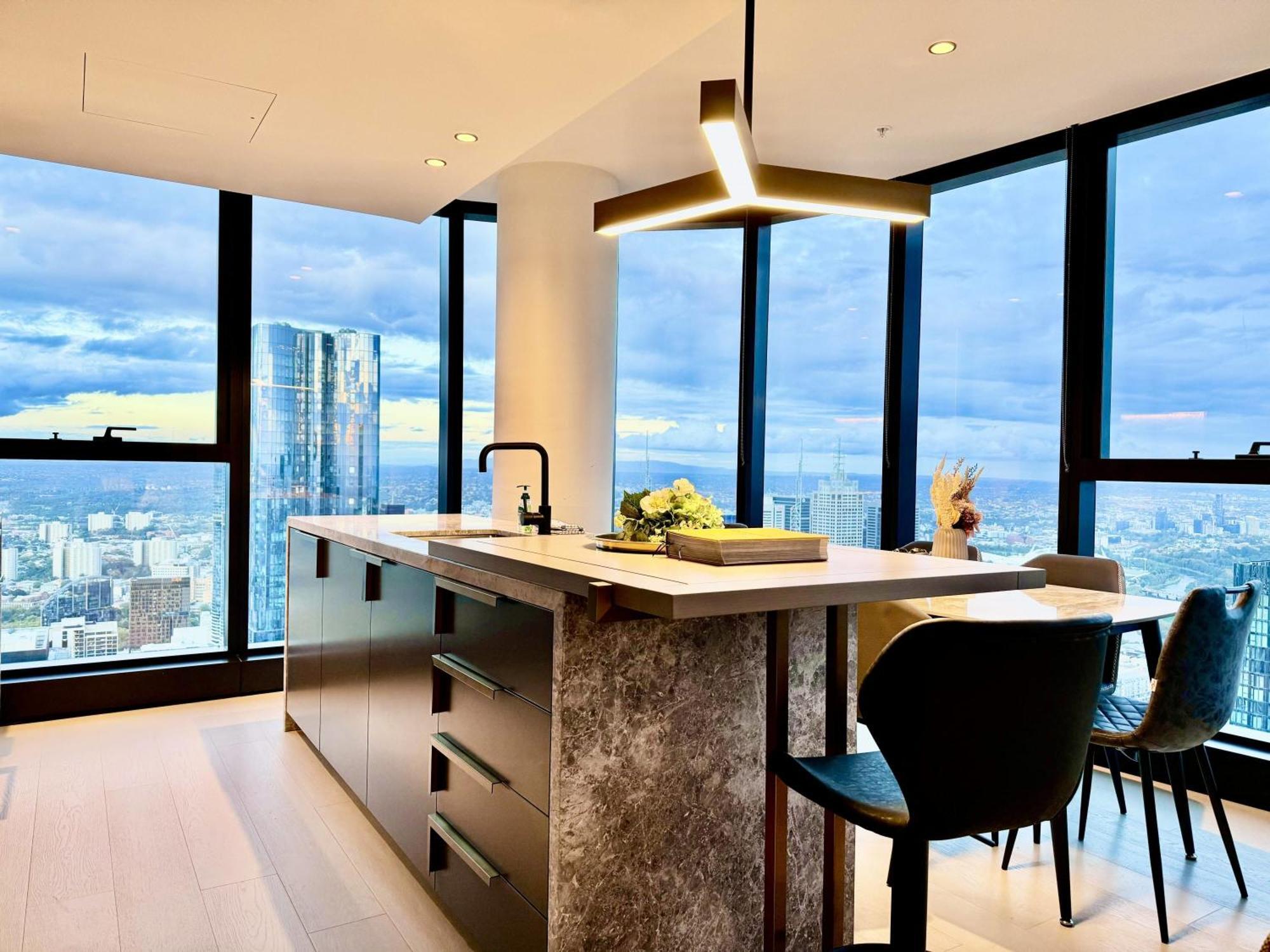 Sky High 3 Beds Apartment Melbourne