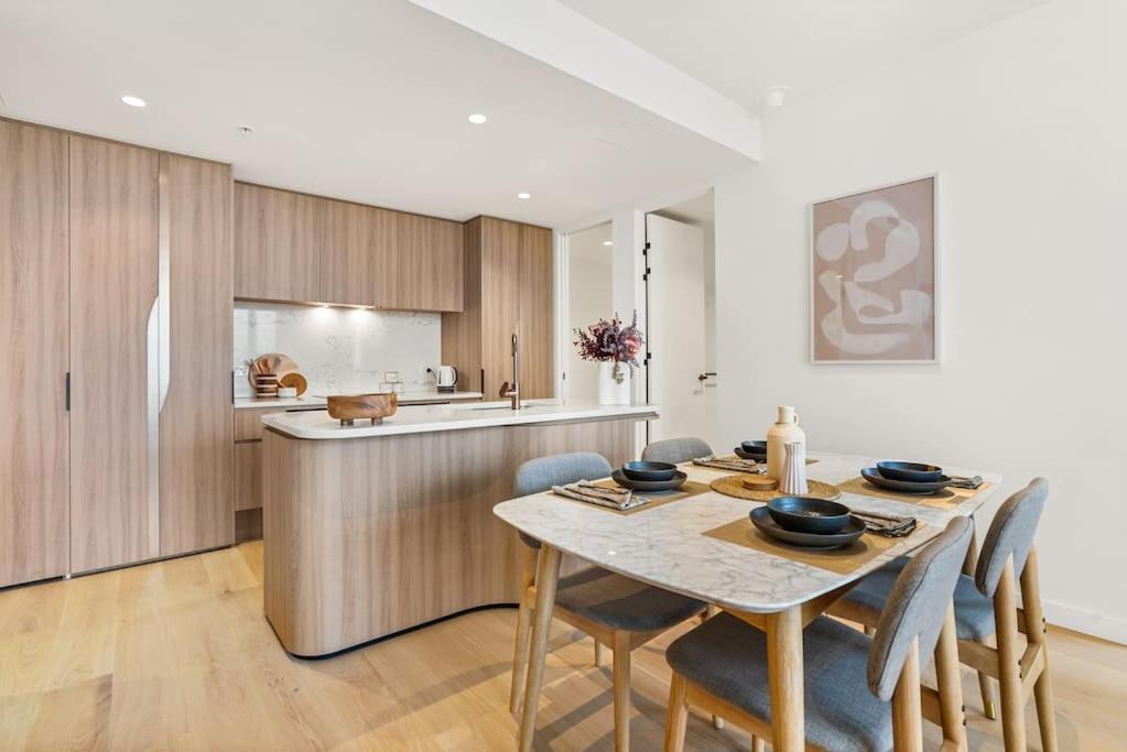 Stylish 2b2b Carlton Garden At Doorstep Cbd 3 Beds *