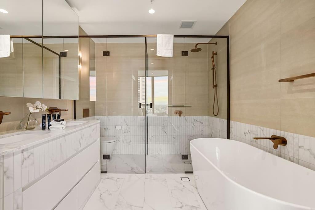 Stylish 2b2b Carlton Garden At Doorstep Cbd 3 Beds Apartment Melbourne