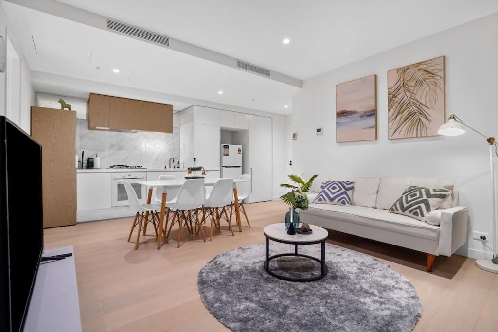 Lv 60 Skyline 2b 2b 1cp In Heart Of Apartment Melbourne