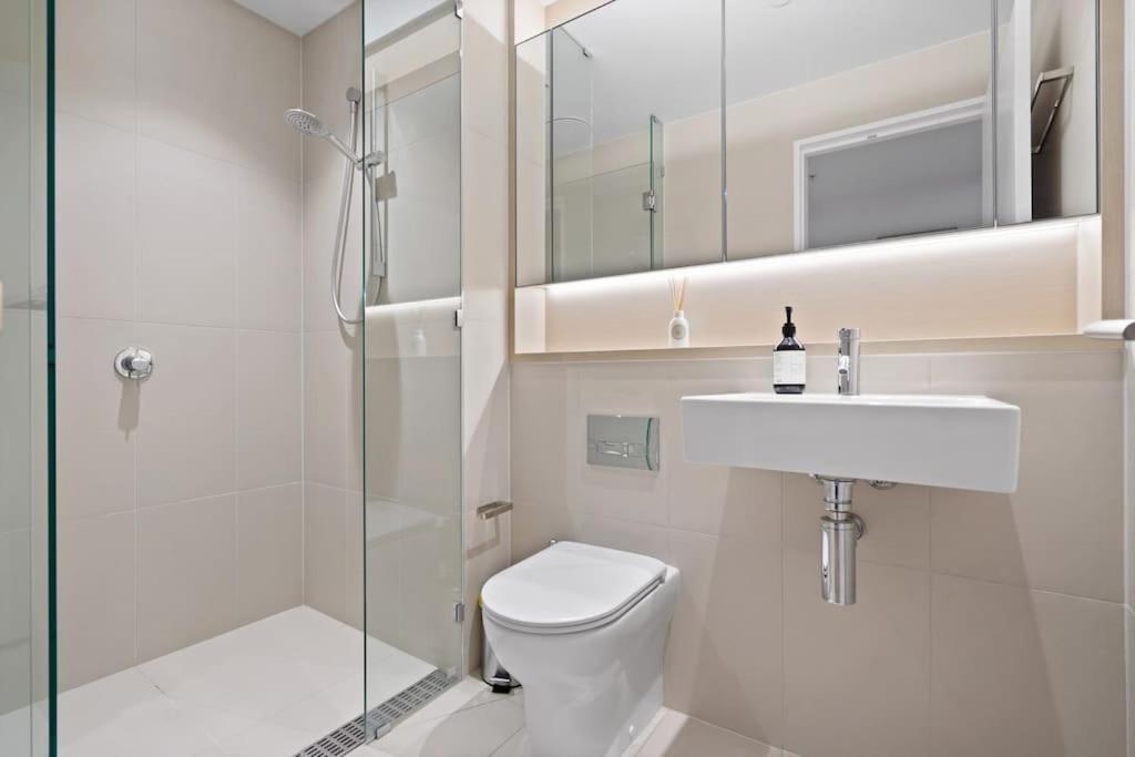 Waterfront 3bed2b2c With 50 Sqm Expansive Balcony * Melbourne
