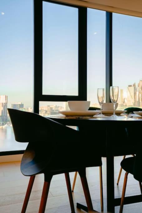 Waterfront 3bed2b2c With 50 Sqm Expansive Balcony Melbourne