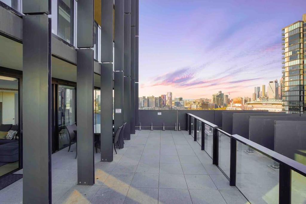 Apartment Waterfront 3bed2b2c With 50 Sqm Expansive Balcony *