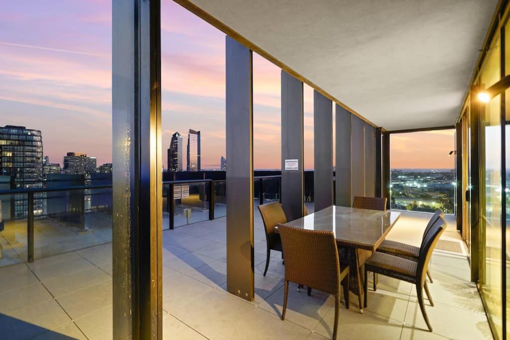 Waterfront 3bed2b2c With 50 Sqm Expansive Balcony Apartment *