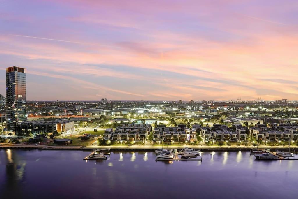 Waterfront 3bed2b2c With 50 Sqm Expansive Balcony * Melbourne