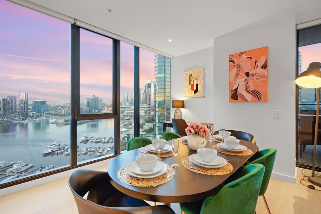 Apartment Waterfront 3bed2b2c With 50 Sqm Expansive Balcony Melbourne