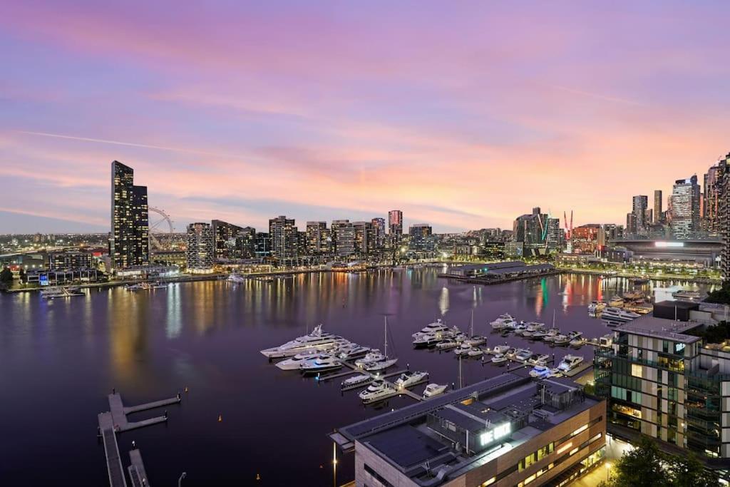 Apartment Waterfront 3bed2b2c With 50 Sqm Expansive Balcony Melbourne
