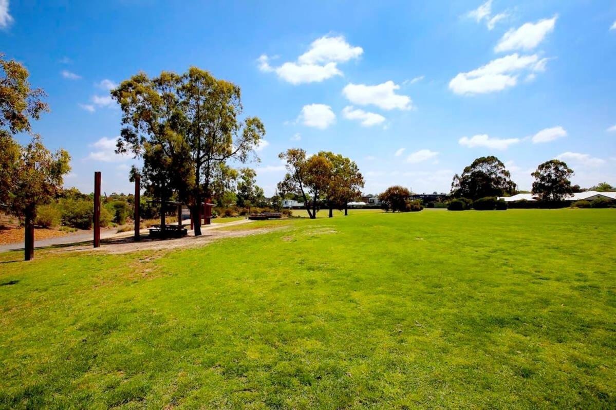 Camberwell Village One Smart Tv * Melbourne