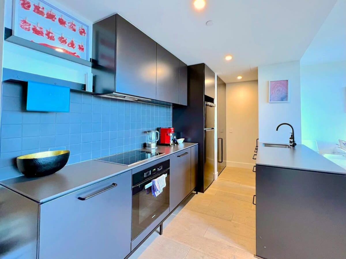 Camberwell Village One Smart Tv Apartment Melbourne