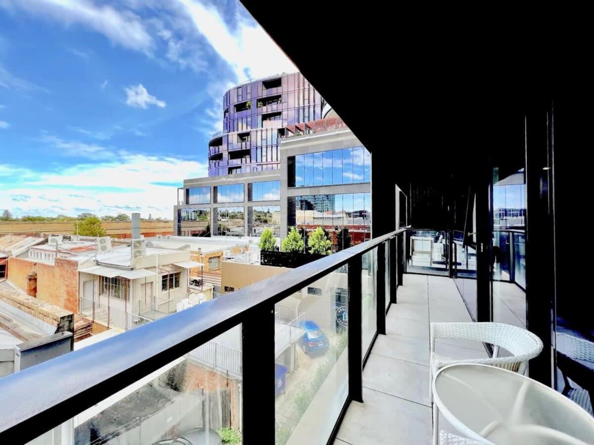 Camberwell Village One Smart Tv Apartment Melbourne