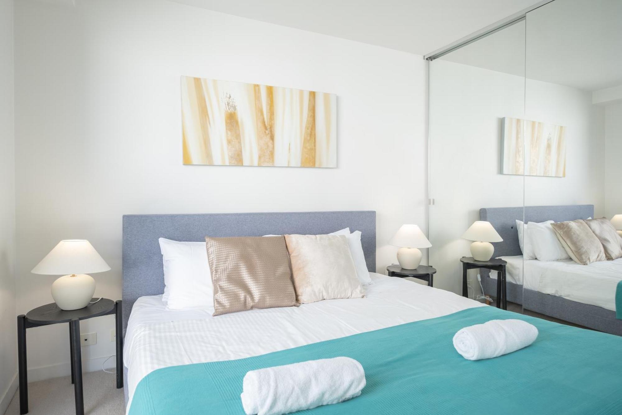 Shamrock Street Bright 2br Apartmenfree Parking Apartment