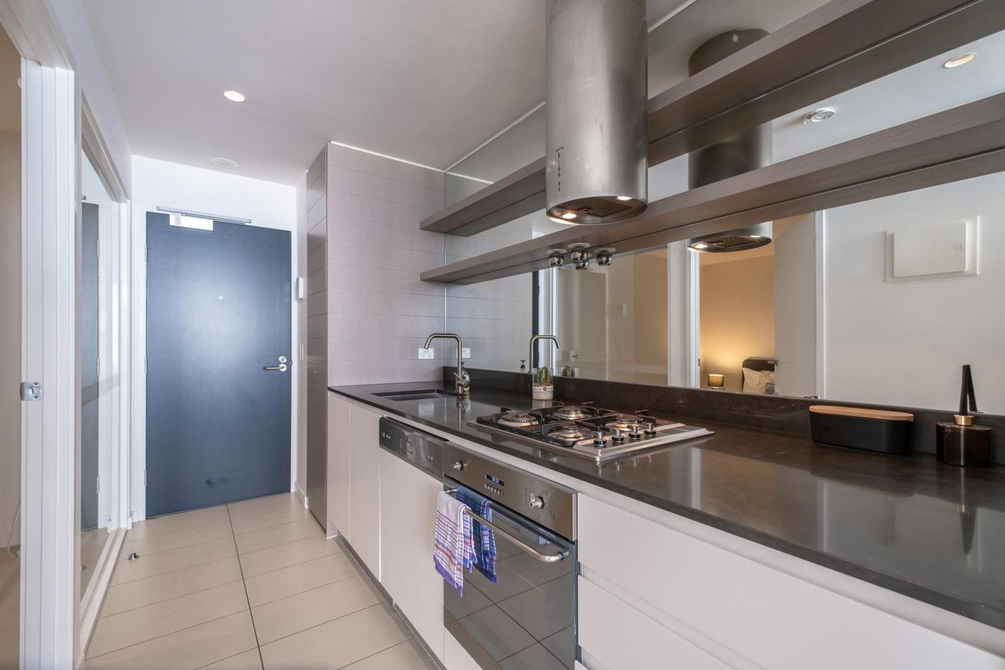 Shamrock Street Bright 2br Apartmenfree Parking