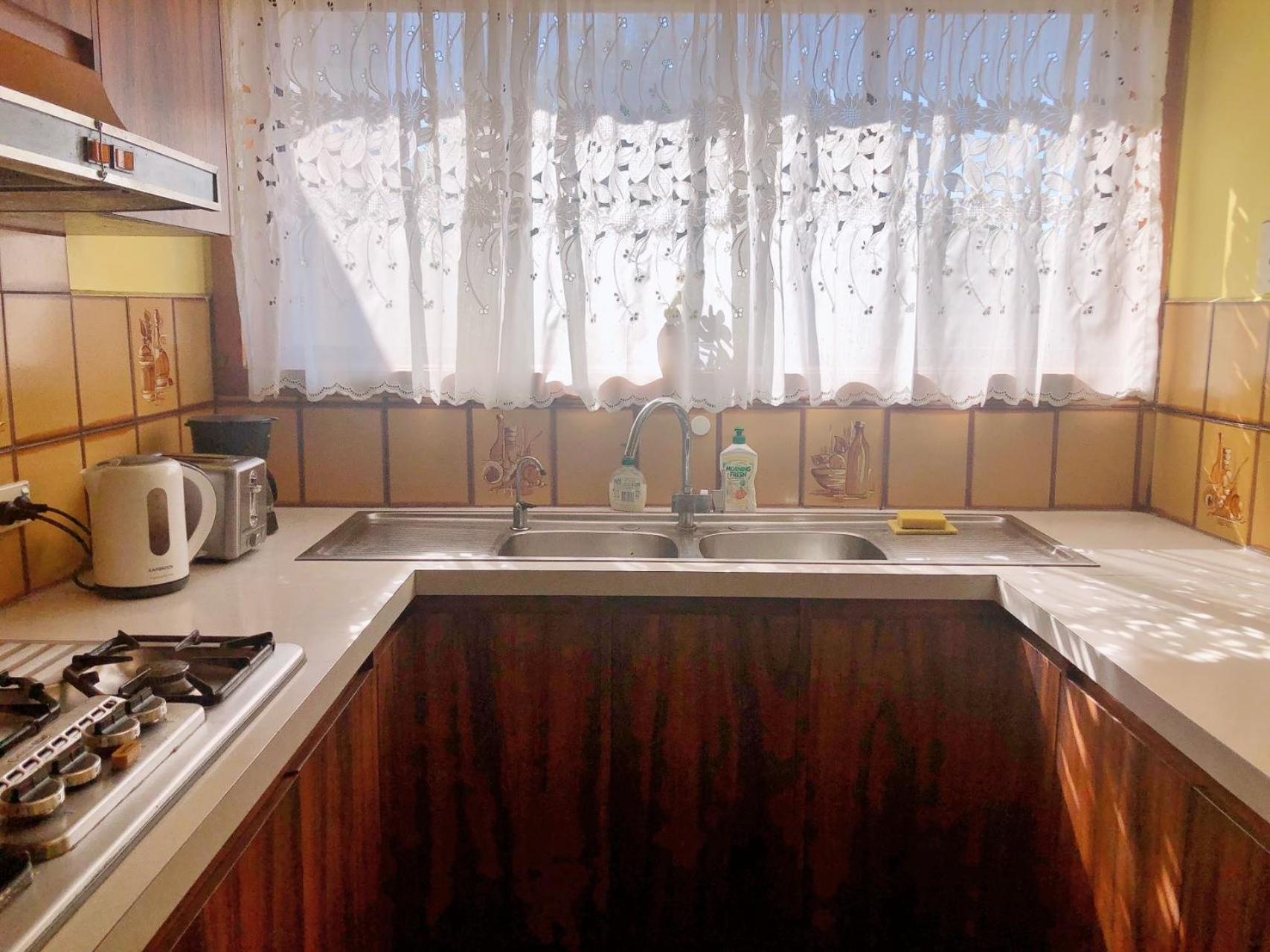 A Single Near The Railway Station Homestay
