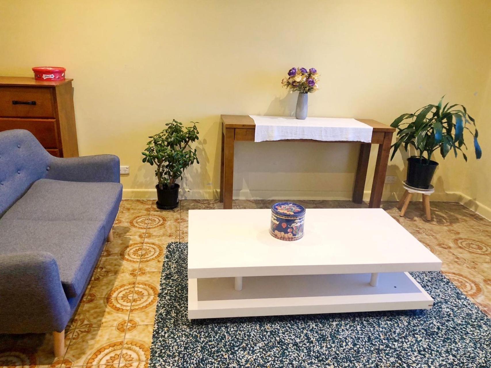 A Single Near The Railway Station Homestay *
