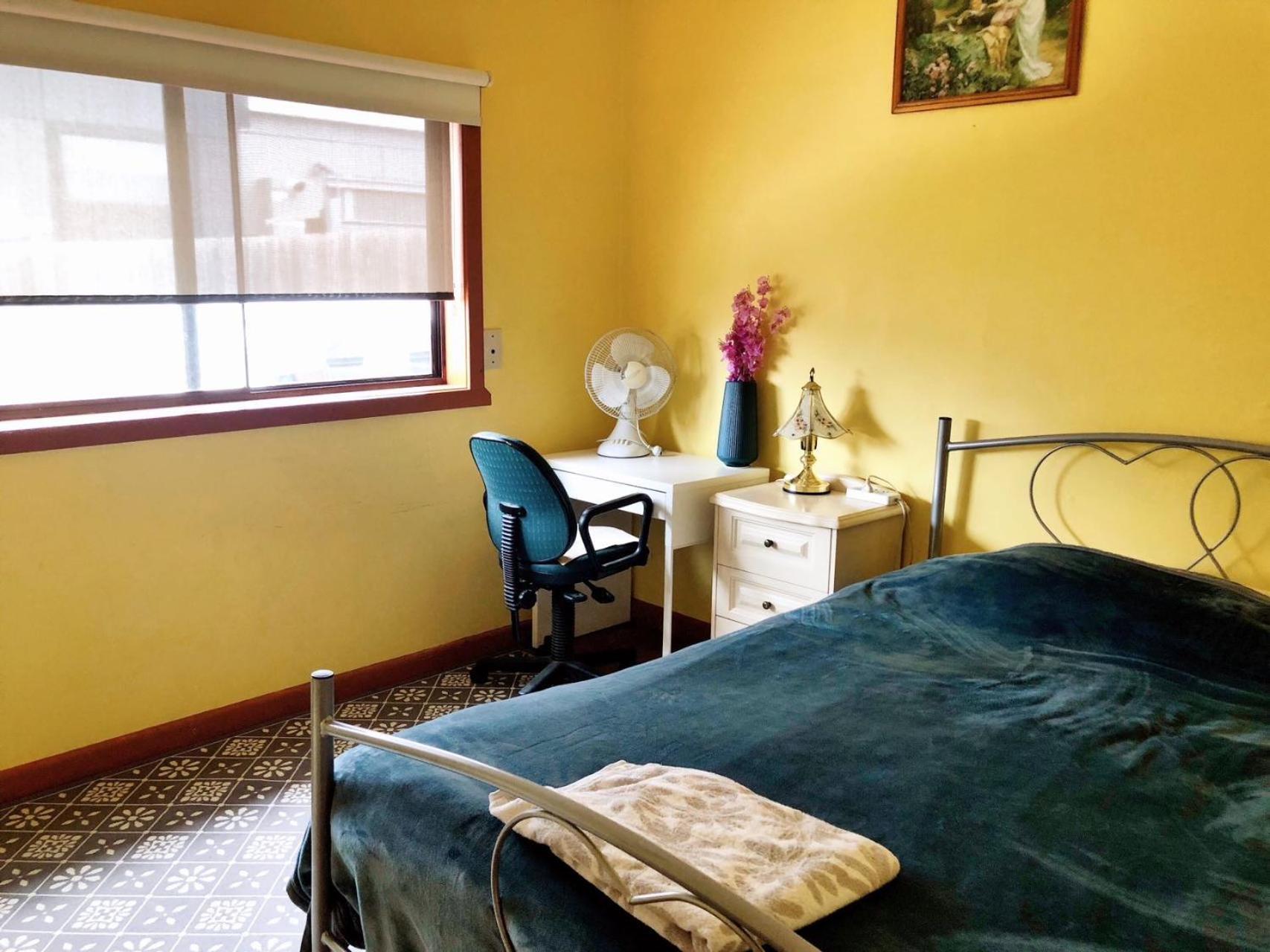 Homestay A Single Near The Railway Station *