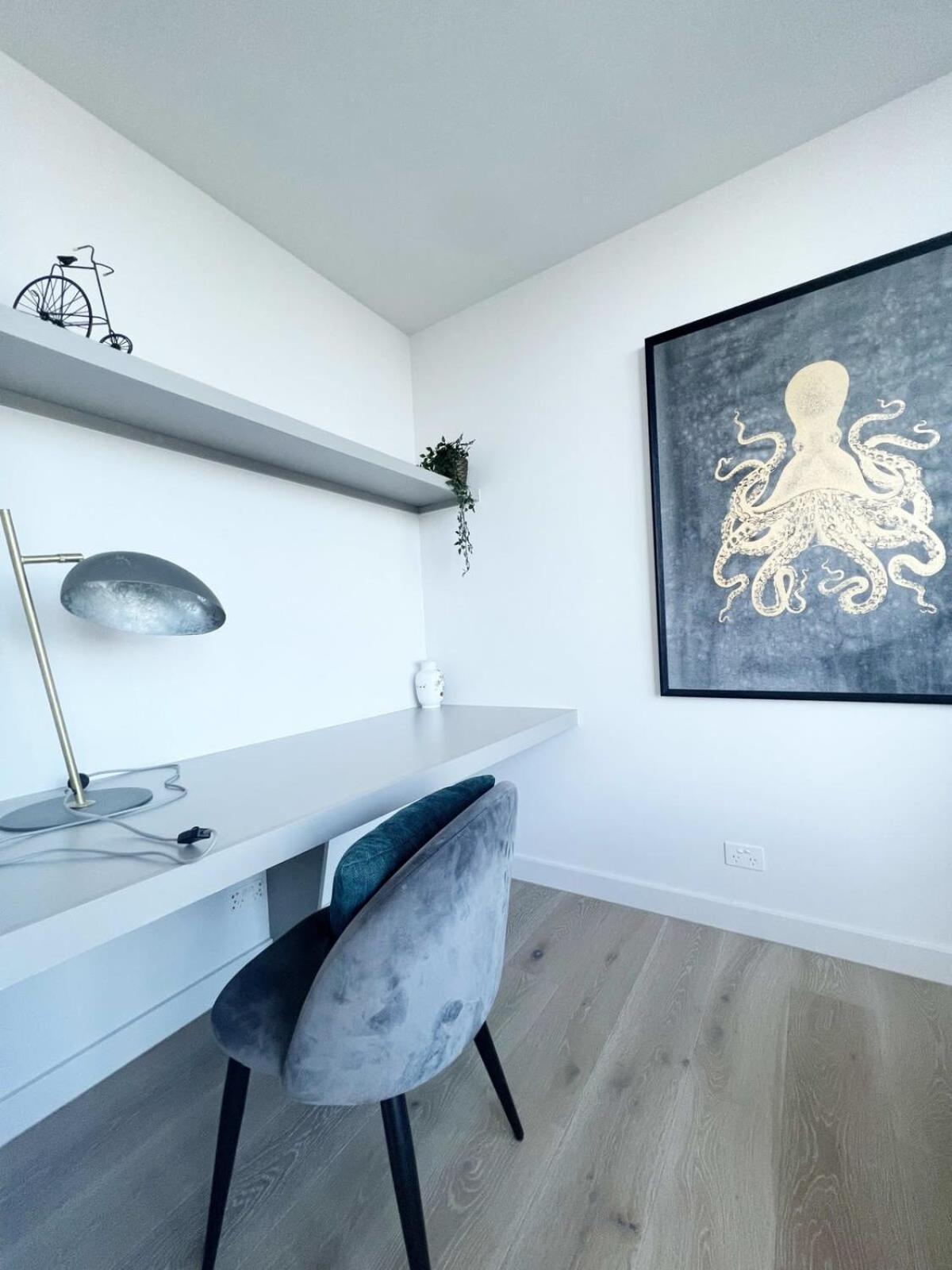 Beautiful 4b3b Cbd Free Wifi Melbourne