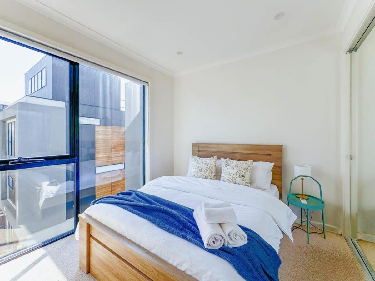 Bright 3 Level Townhouse Holiday home Melbourne