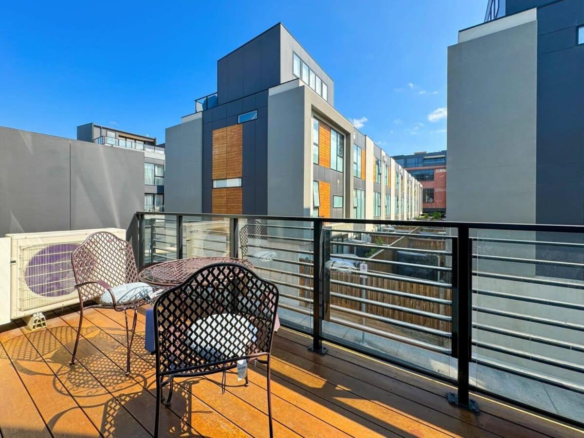Bright 3 Level Townhouse Holiday home
