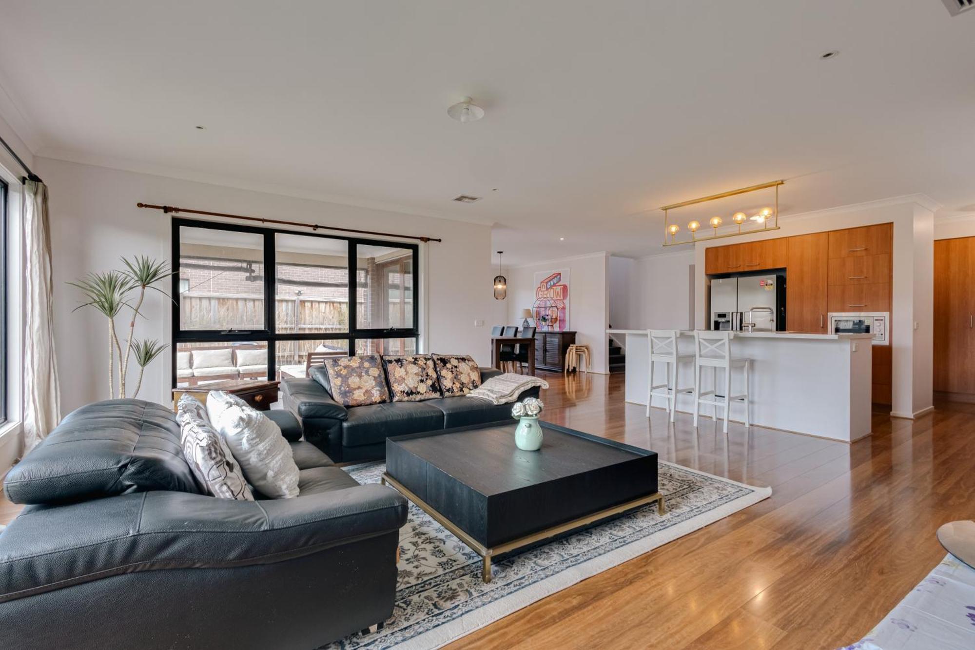 Stayau 5br Contemporary Getaway Point Cook Melbourne