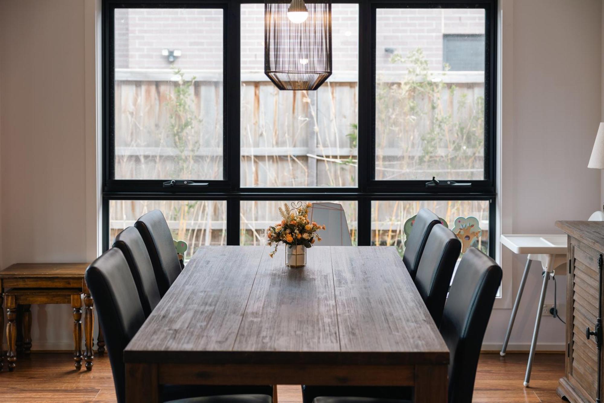 Stayau 5br Contemporary Getaway Point Cook