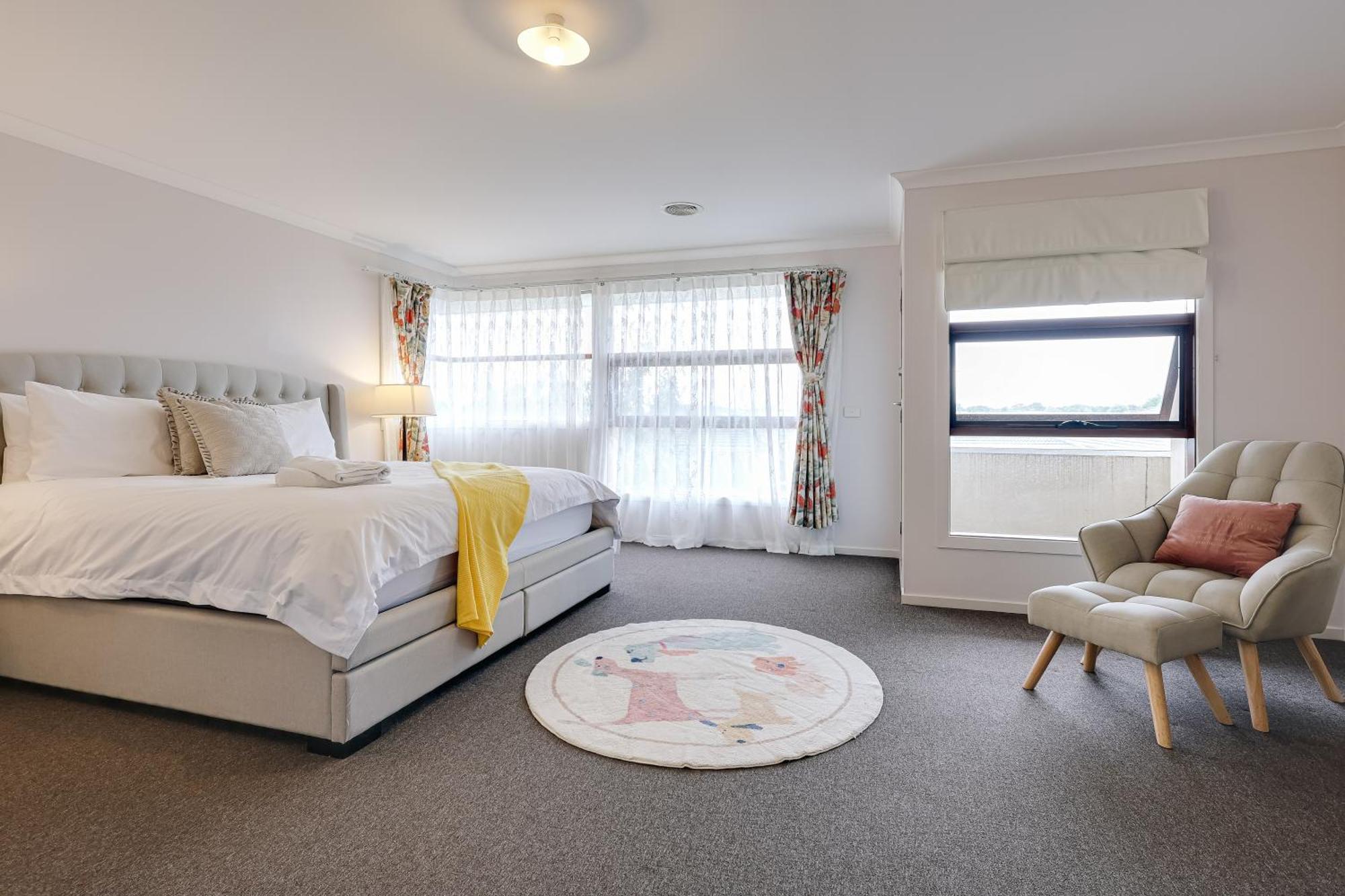 Stayau 5br Contemporary Getaway Point Cook