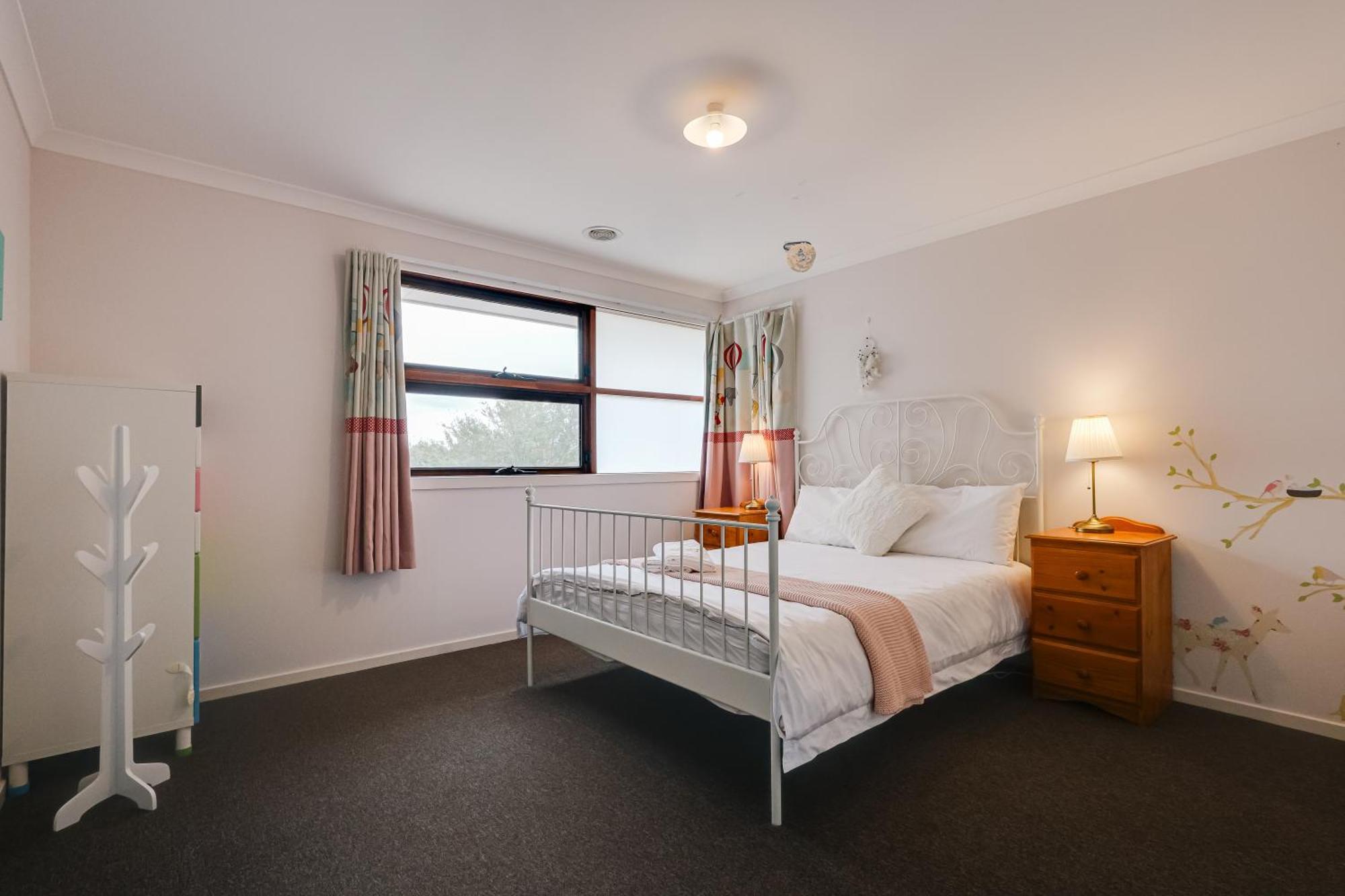 Stayau 5br Contemporary Getaway Point Cook Holiday home