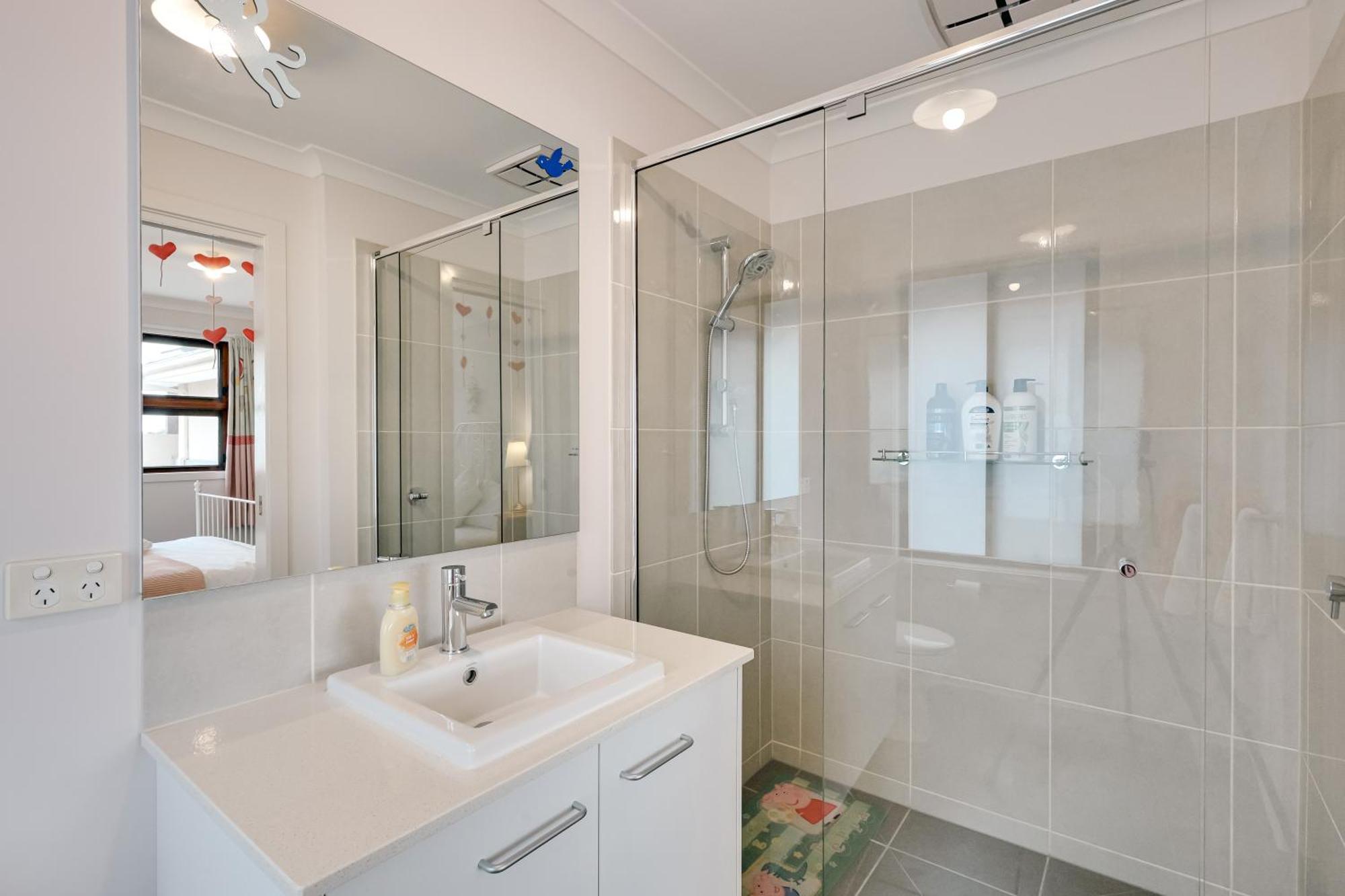 Stayau 5br Contemporary Getaway Point Cook Melbourne