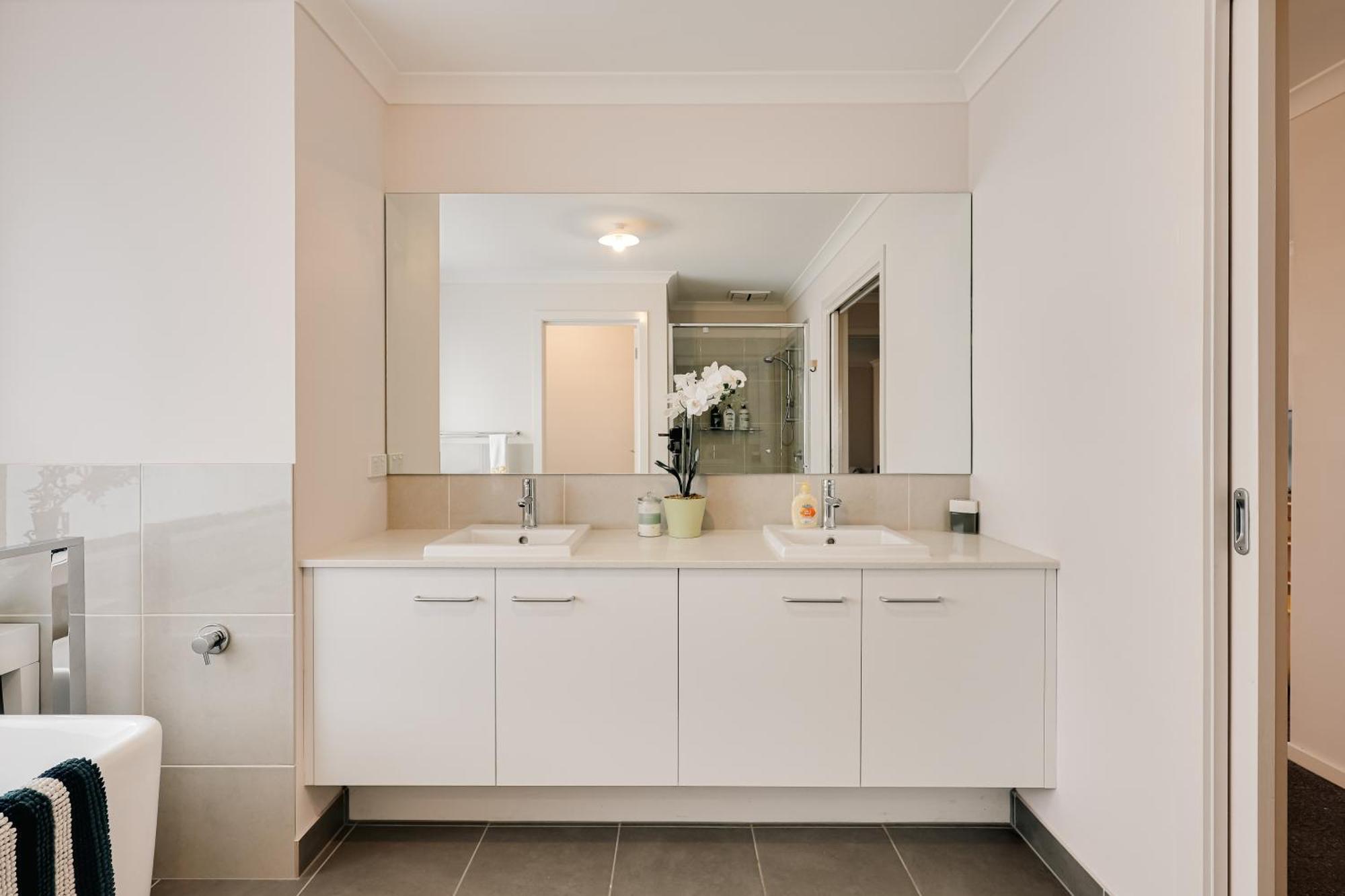 Holiday home Stayau 5br Contemporary Getaway Point Cook *
