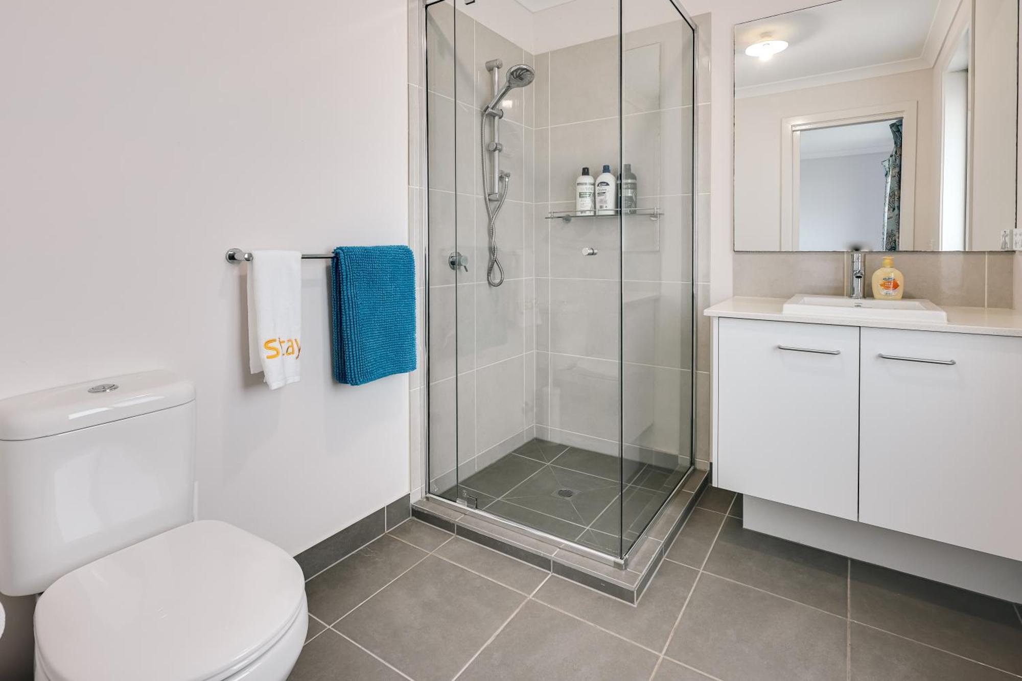 Stayau 5br Contemporary Getaway Point Cook Holiday home *