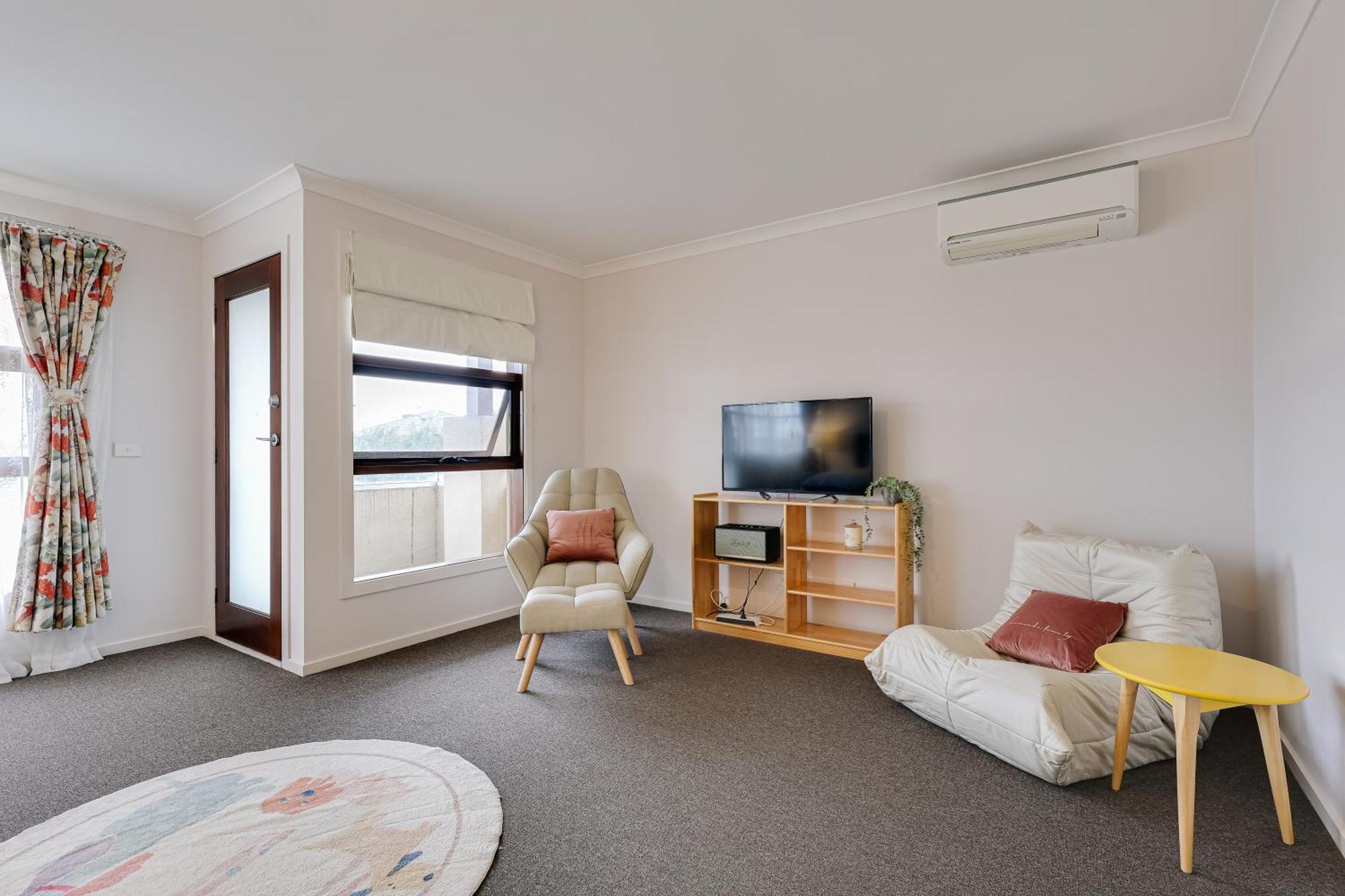 Stayau 5br Contemporary Getaway Point Cook Holiday home