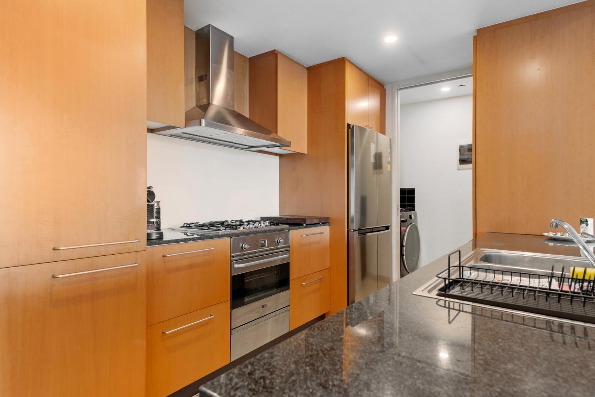 2-bed, 500m From The With Pool, Gym & Sauna Apartment *
