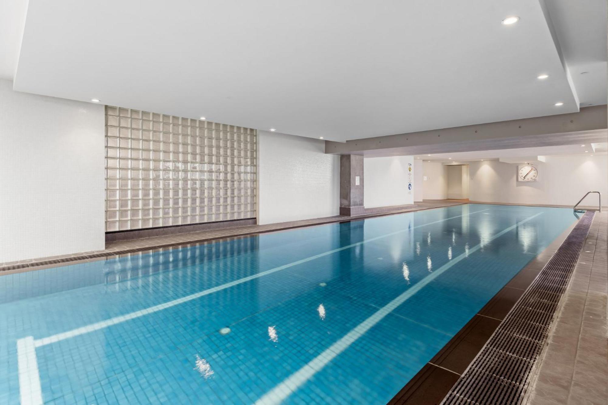 2-bed, 500m From The With Pool, Gym & Sauna Melbourne