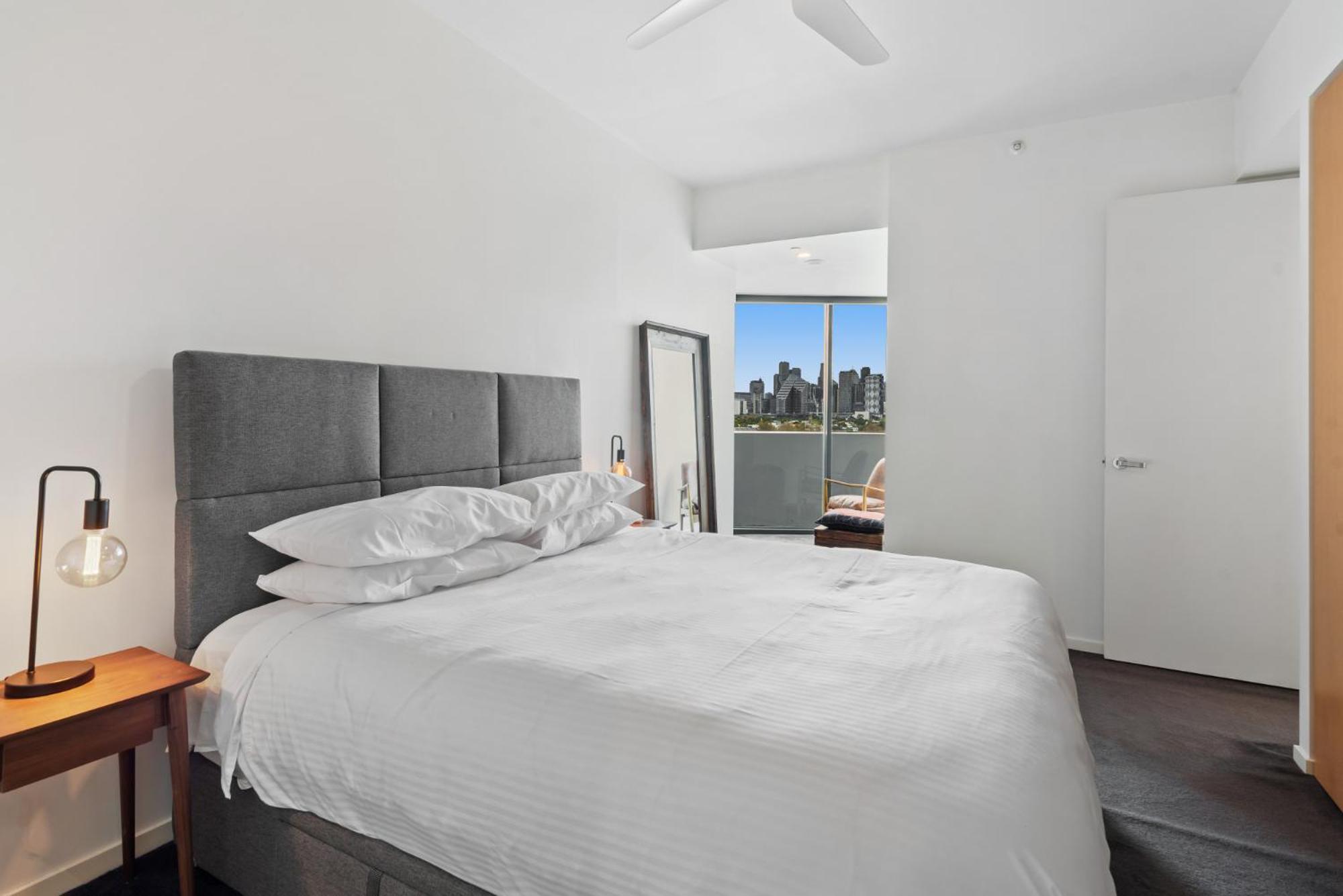 2-bed, 500m From The With Pool, Gym & Sauna Apartment
