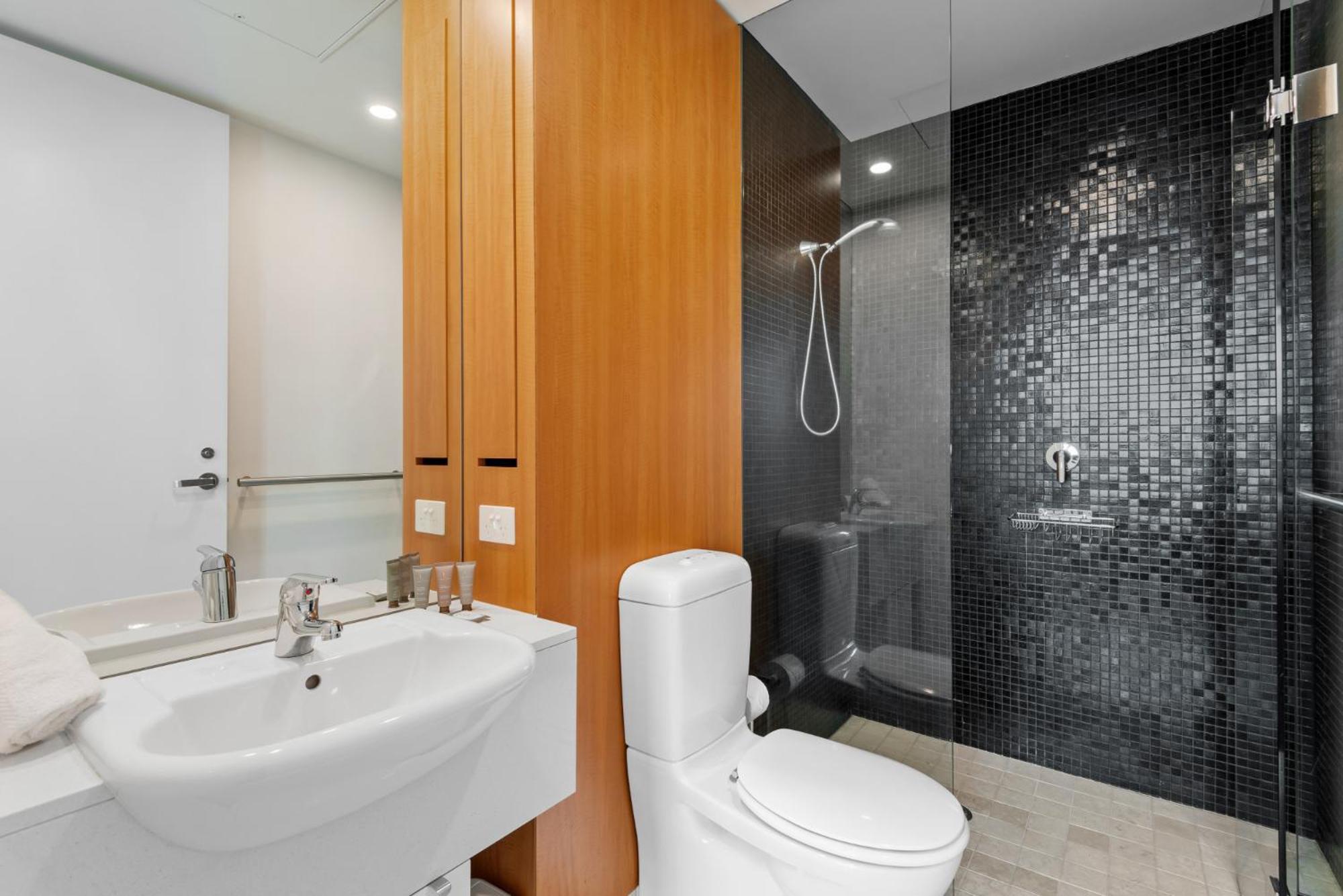 Apartment 2-bed, 500m From The With Pool, Gym & Sauna