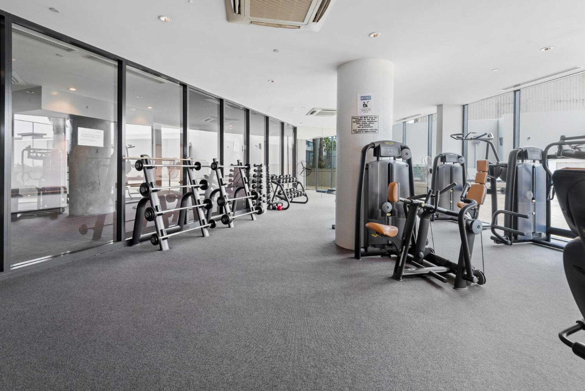 2-bed, 500m From The With Pool, Gym & Sauna * Melbourne