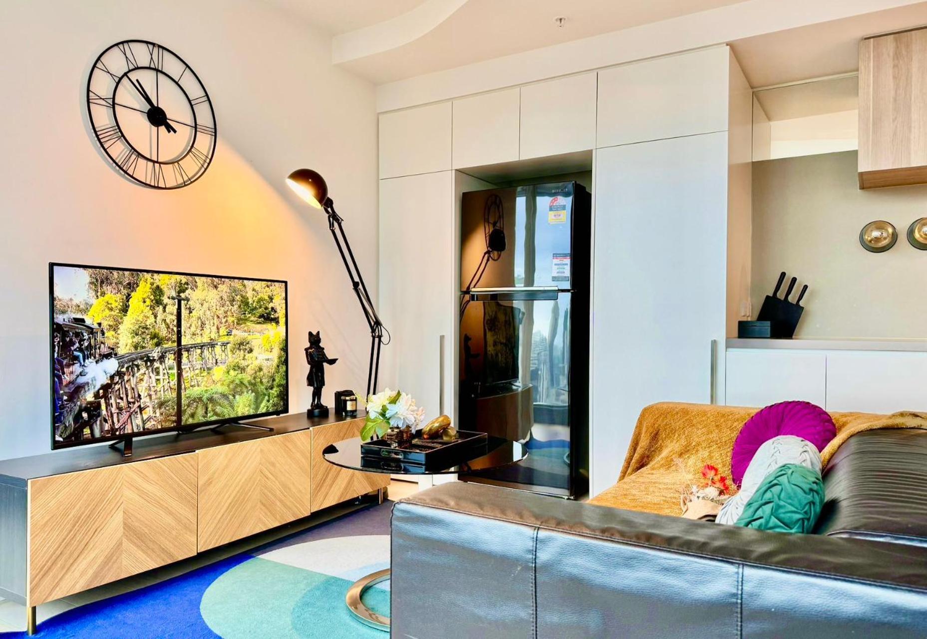 Apartment Highrise Location 2 Bedrooms & 2 Bathrooms