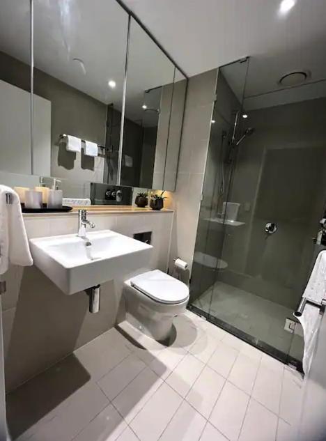 Free Parking Private In Docklands - Amazing View - Shared Washroom - With Host Melbourne