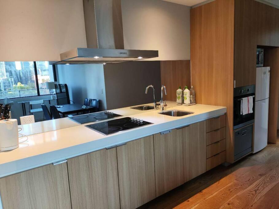 Apartment L6,1min To Southerncross, Free Tram,pool,gym