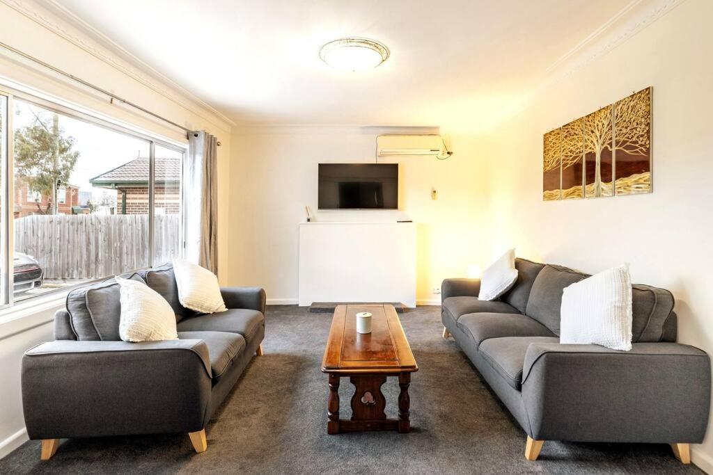 Holiday home Charming Near Airport & Cbd