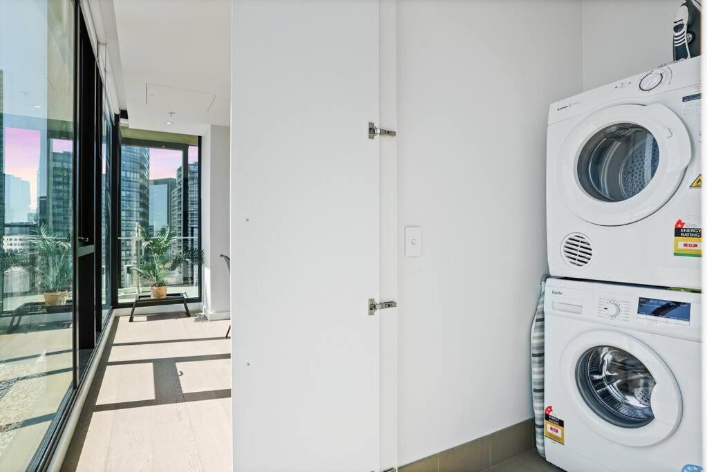 Absolute Bay View Waterfront Getaway Apt 2b2b1c
