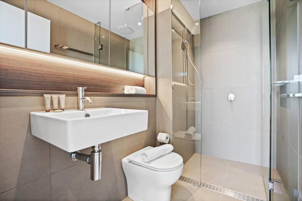 Absolute Bay View Waterfront Getaway Apt 2b2b1c