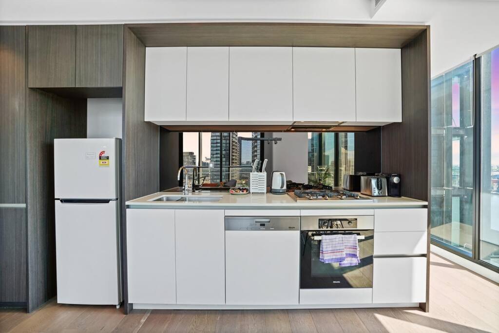 Absolute Bay View Waterfront Getaway Apt 2b2b1c