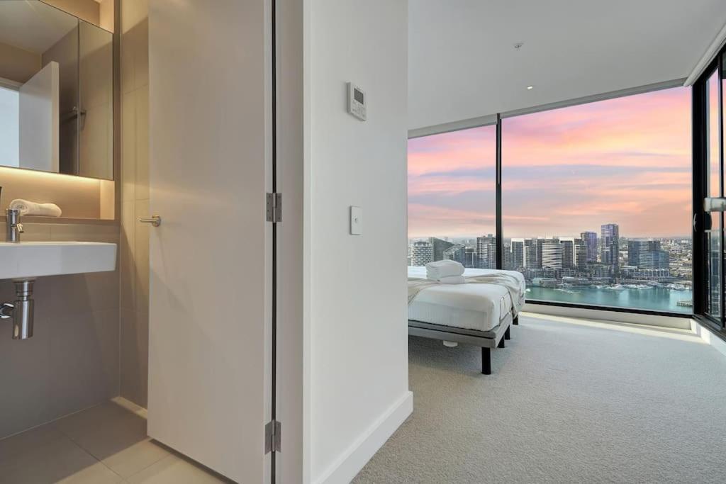 Apartment Wake Up In Front Of Water Bay Beckons- 2b2b1c *