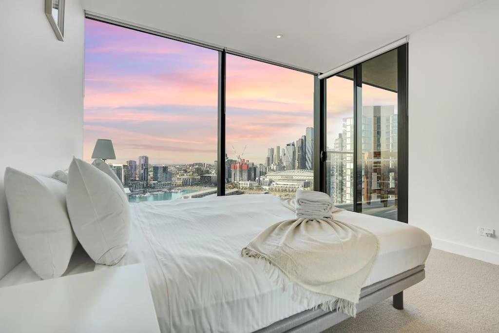 Apartment Wake Up In Front Of Water Bay Beckons- 2b2b1c
