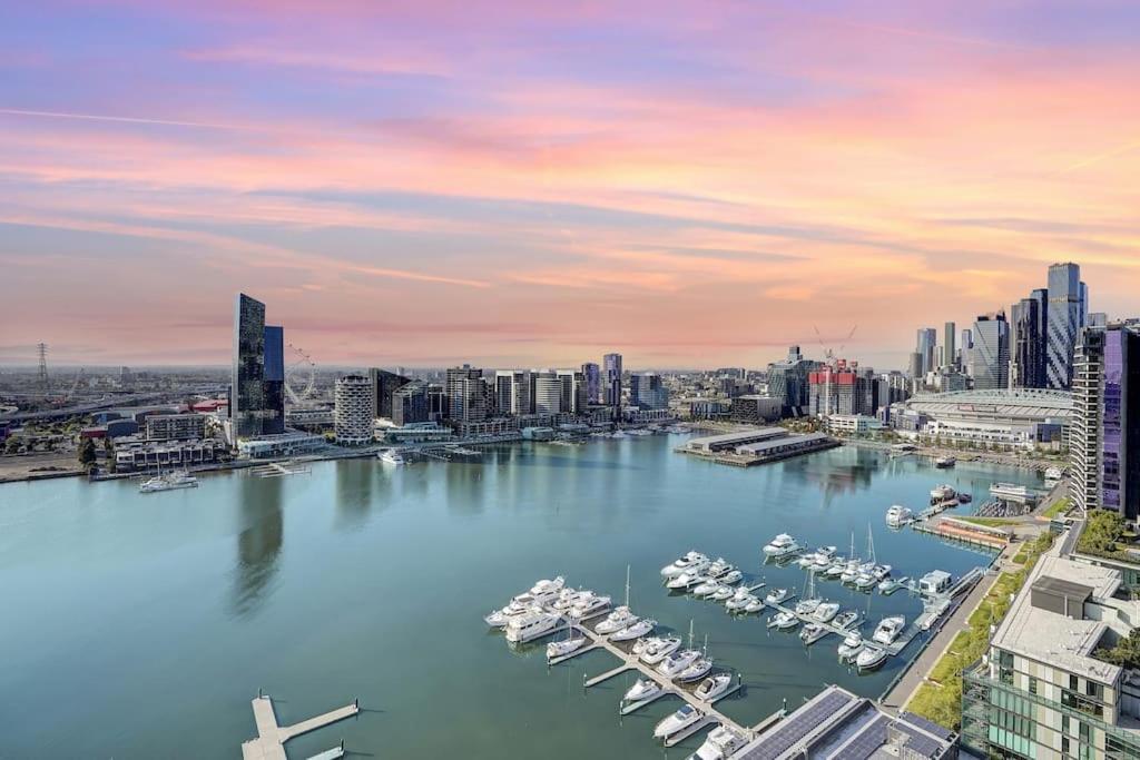 Apartment Wake Up In Front Of Water Bay Beckons- 2b2b1c Melbourne