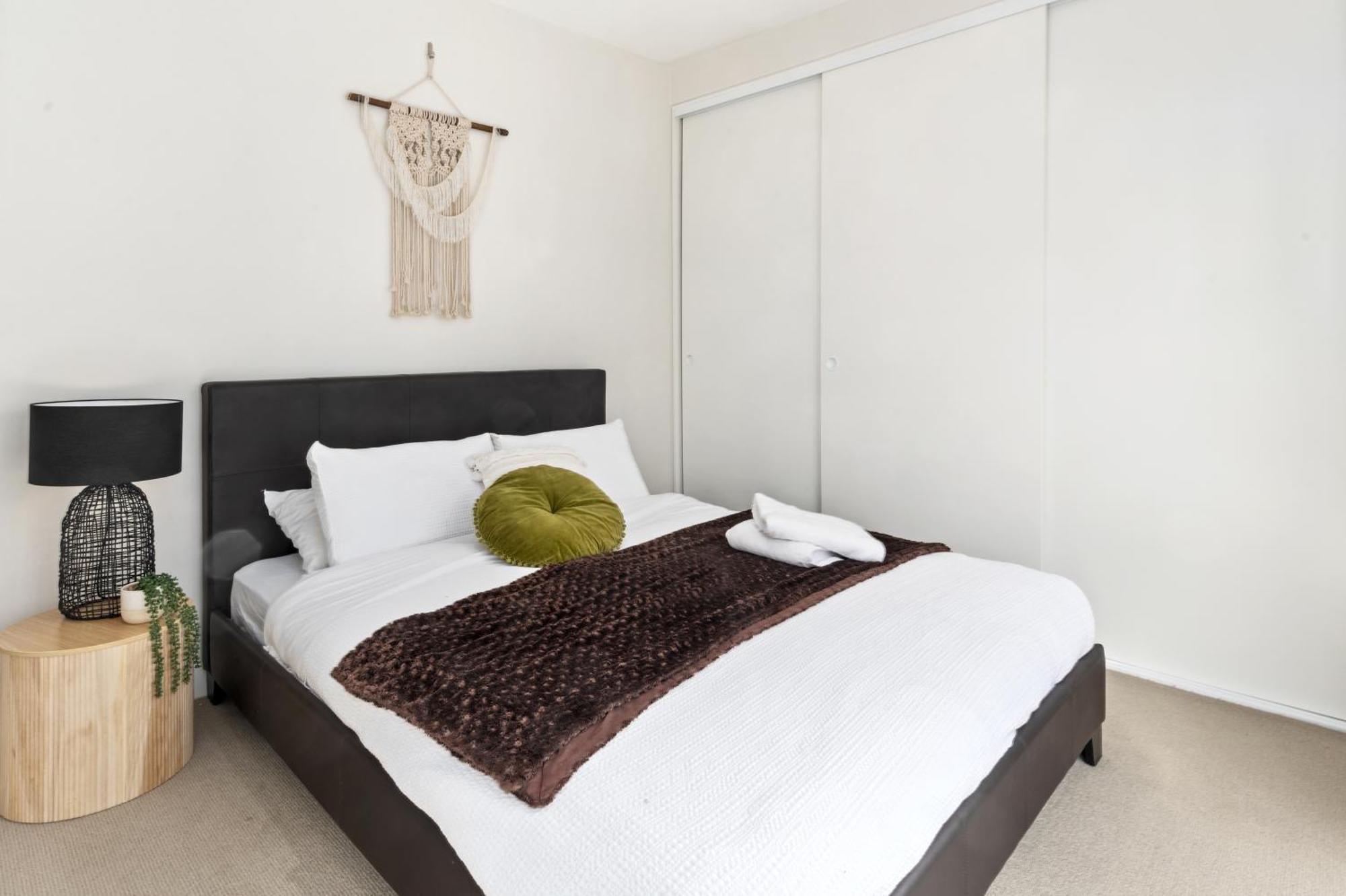Apartment Escape To - Stylish 1 Bedroom-gym - Aircon -balcony