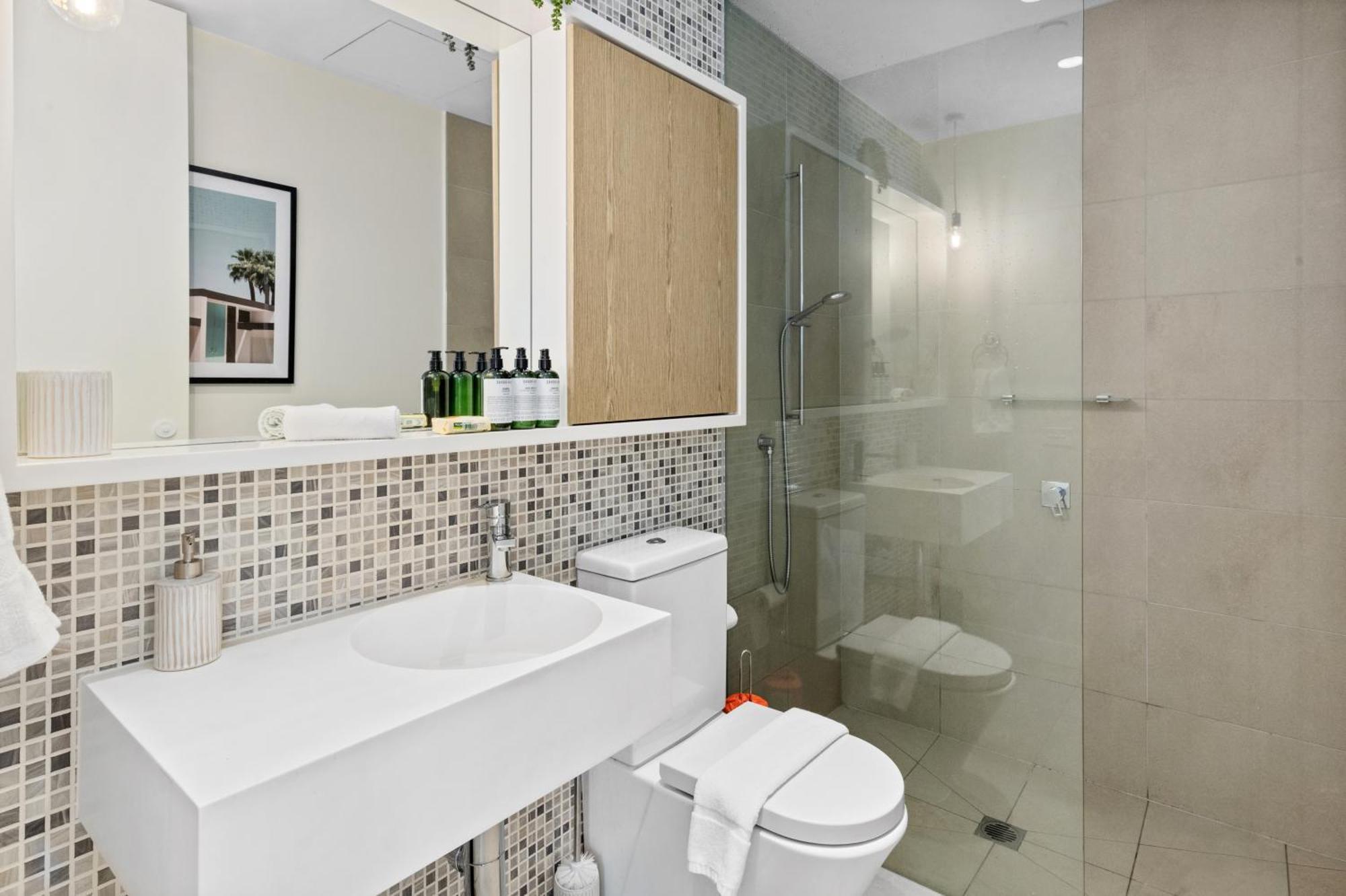 Apartment Escape To - Stylish 1 Bedroom-gym - Aircon -balcony *